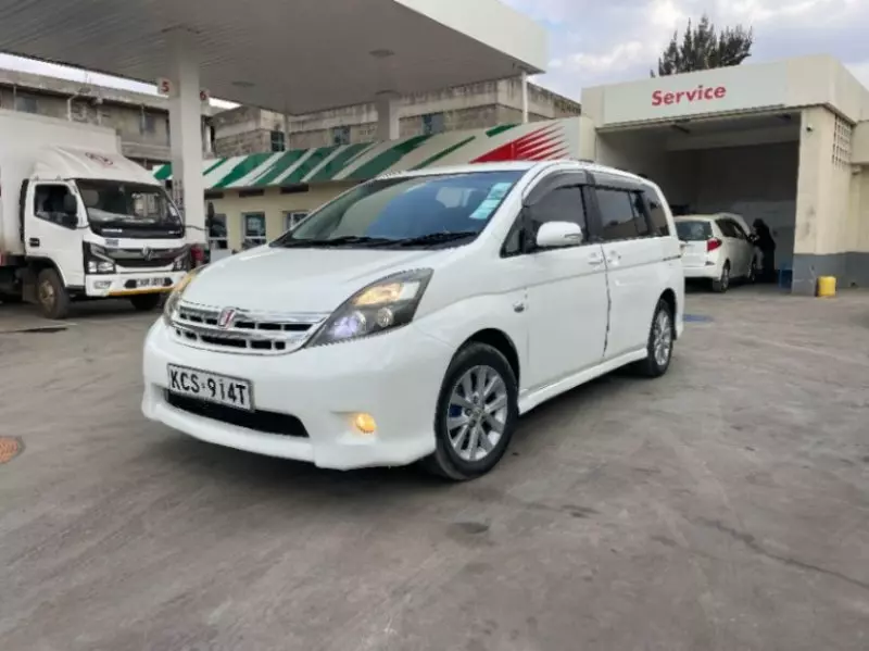 Toyota Isis    - 2011