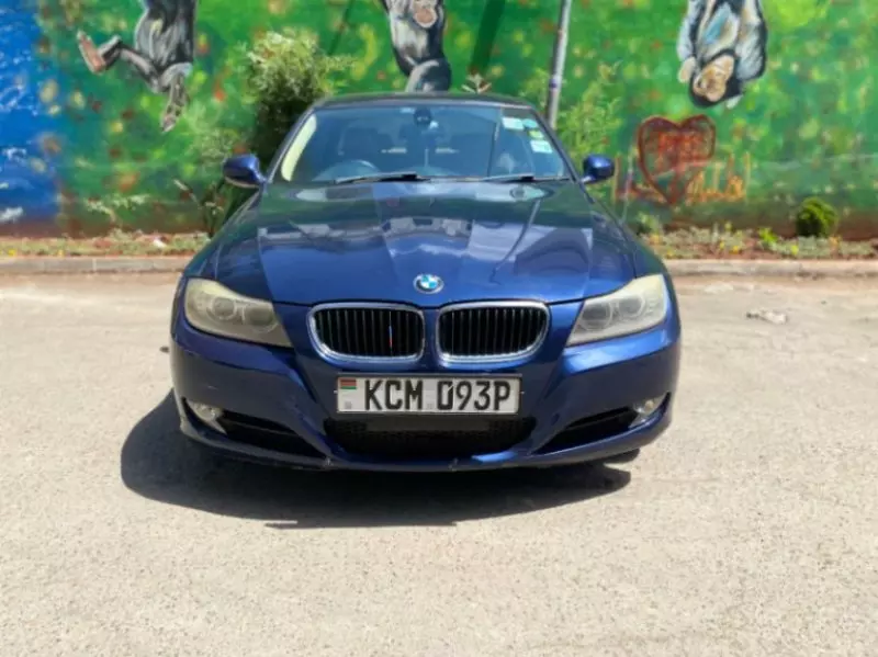 BMW 320i   - 2011