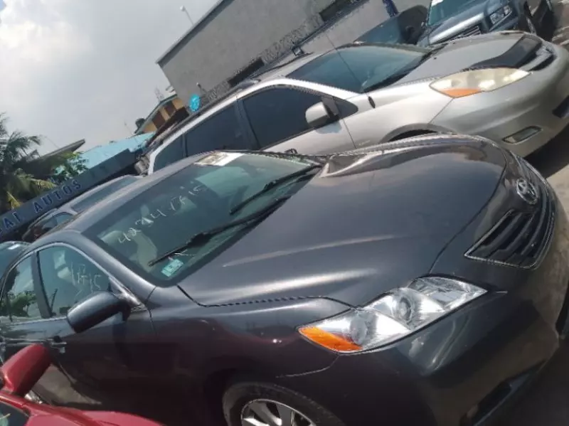 Toyota Camry   - 2009