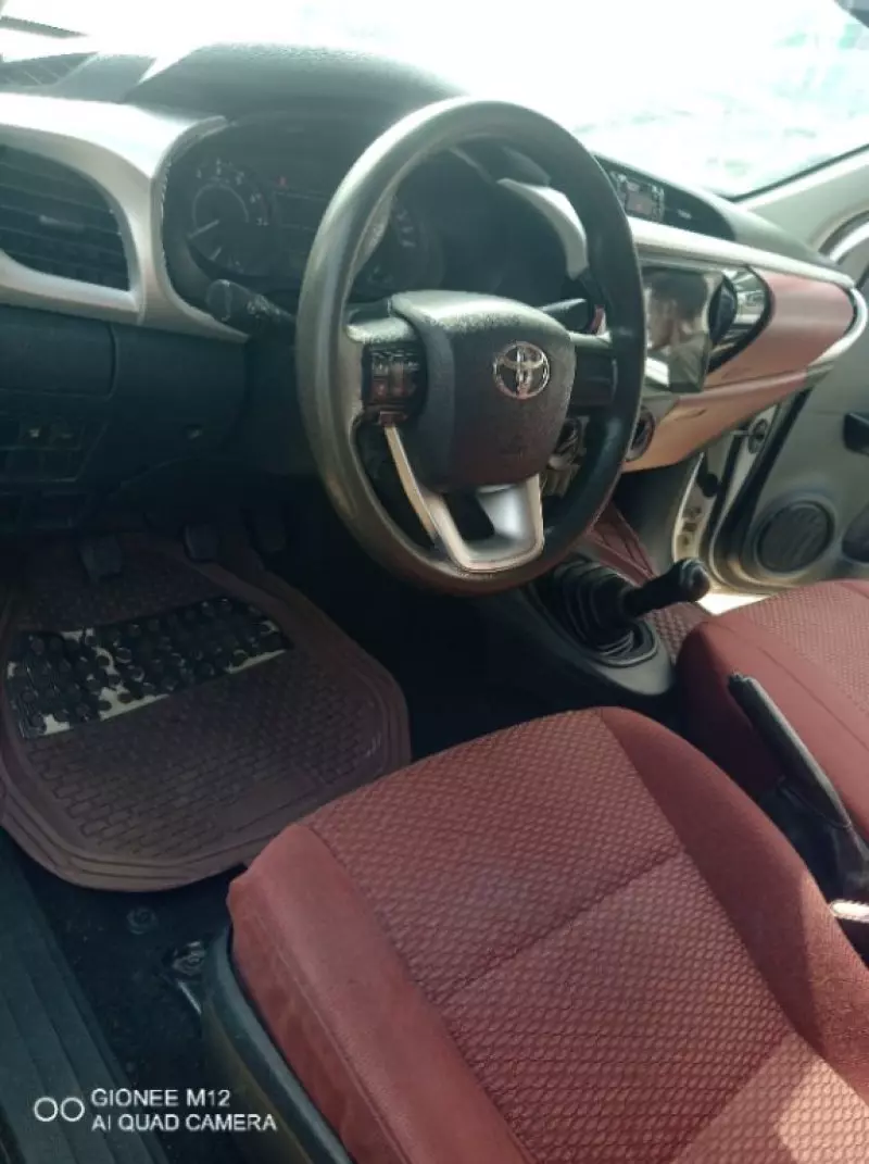 Toyota Hilux    - 2018