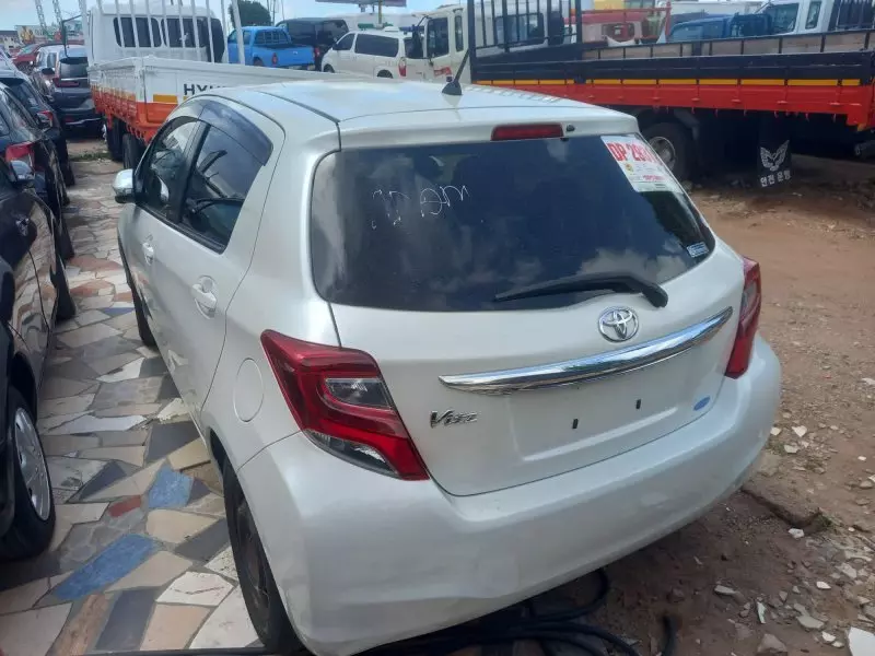 Toyota Vitz   - 2015