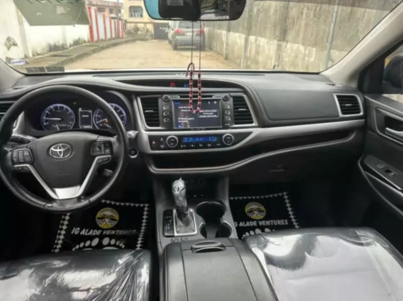 Toyota Highlander   - 2018