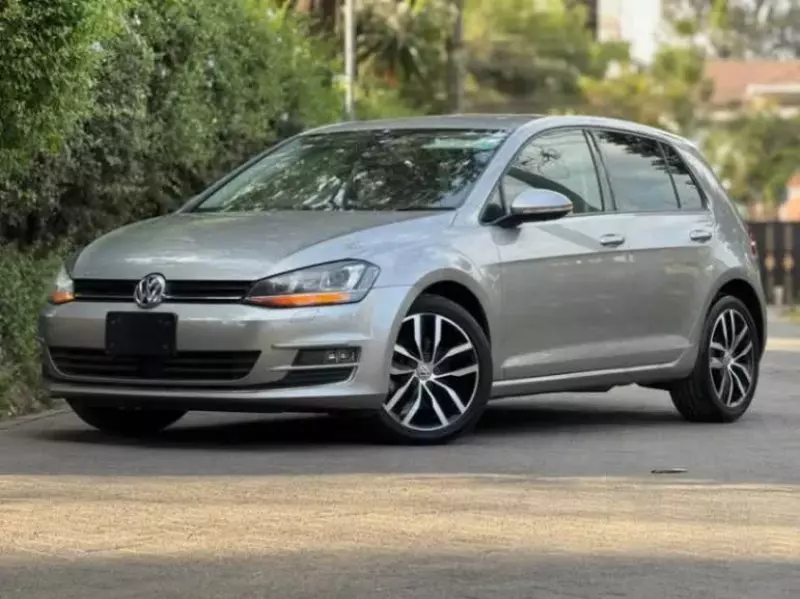 Volkswagen Golf   - 2017