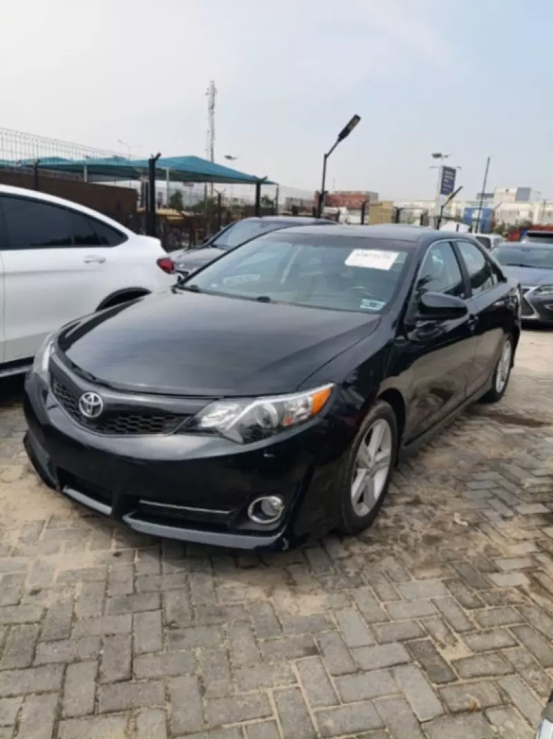 Toyota Camry   - 2013