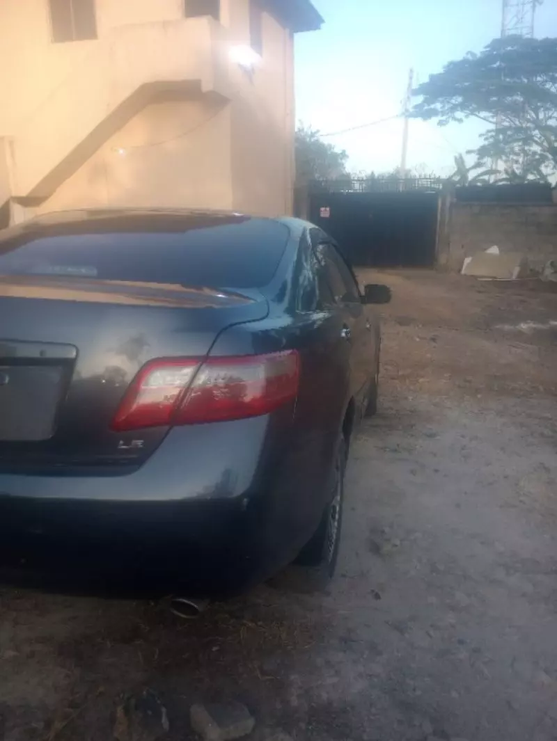 Toyota Camry   - 2009