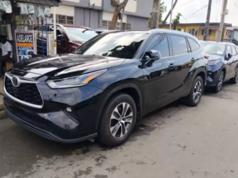 Toyota Highlander   - 2021