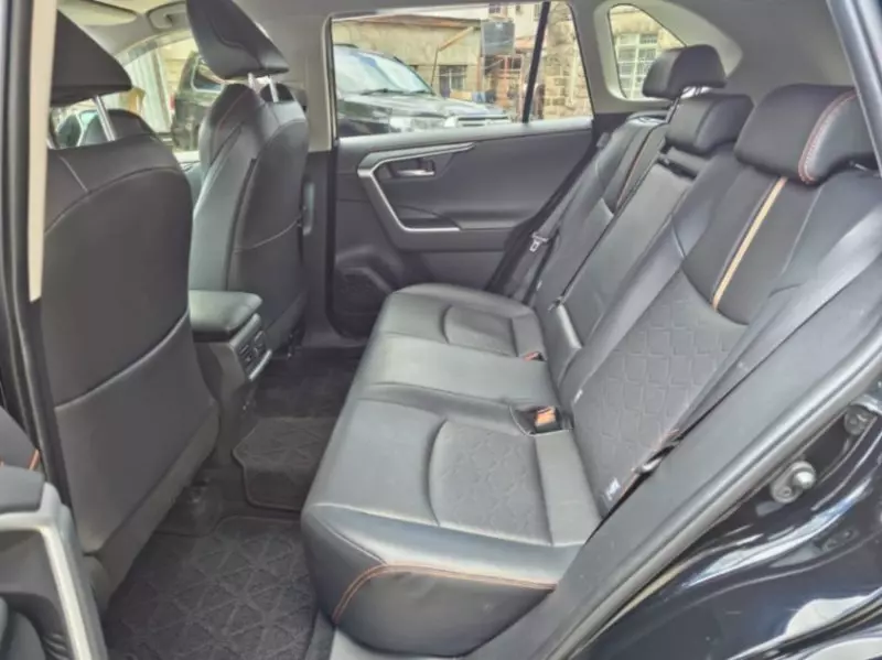 Toyota RAV 4   - 2019