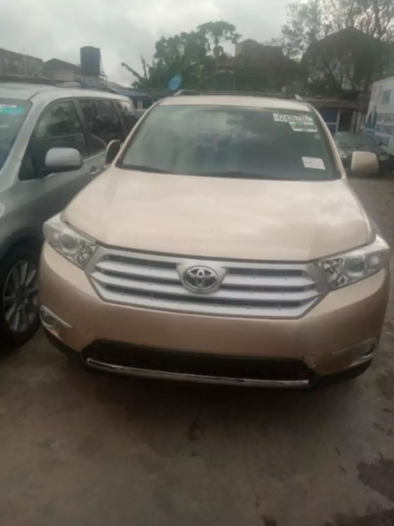 Toyota Highlander   - 2012