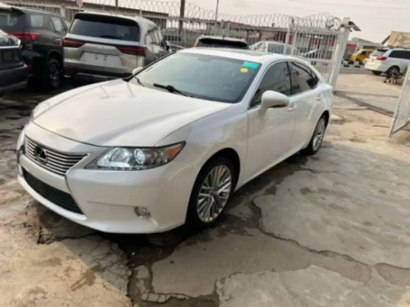 Lexus ES   - 2013