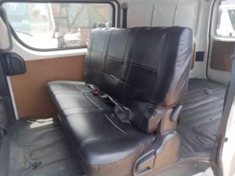 Toyota Hiace   - 2011