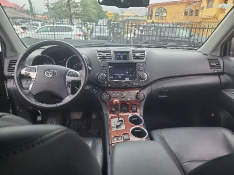 Toyota Highlander   - 2012