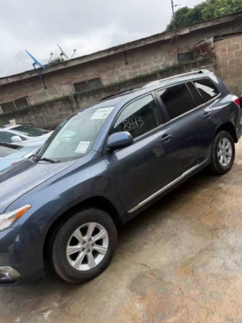 Toyota Highlander   - 2013