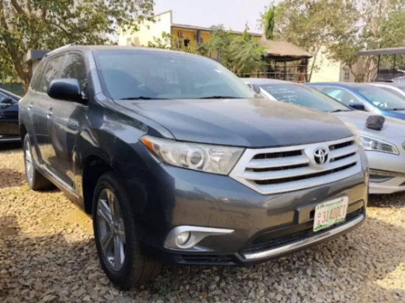 Toyota Highlander   - 2012