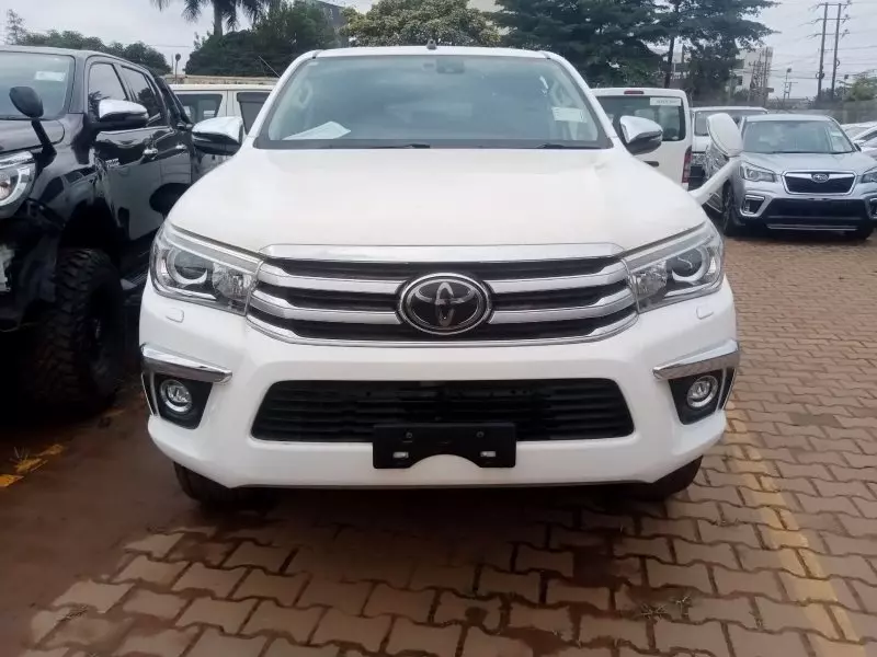 Toyota Hilux   - 2017