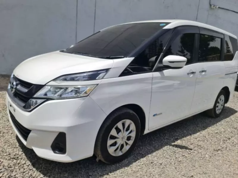 Nissan Serena   - 2018