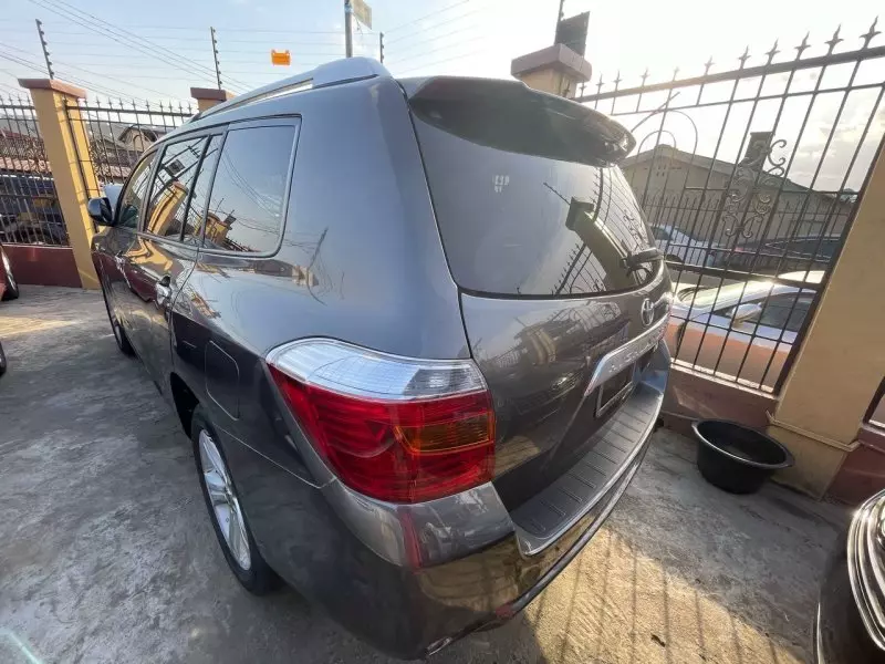 Toyota Highlander   - 2010