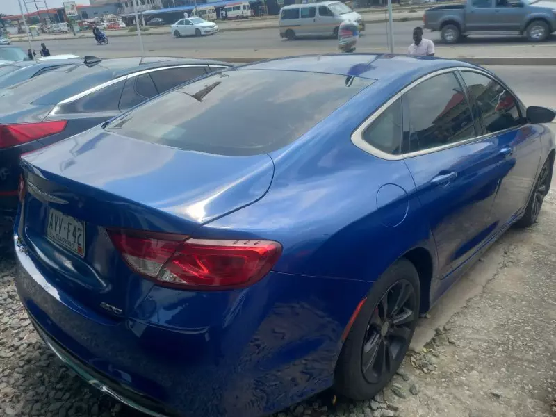 Chrysler 200   - 2016