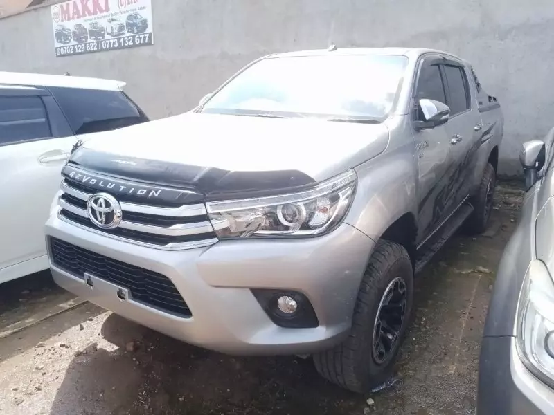 Toyota Hilux   - 2017