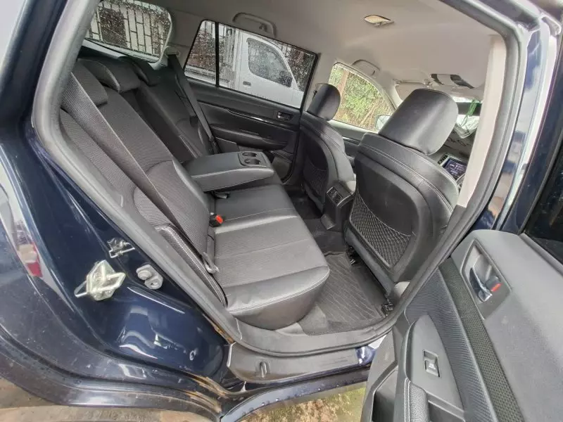 Subaru Outback   - 2012