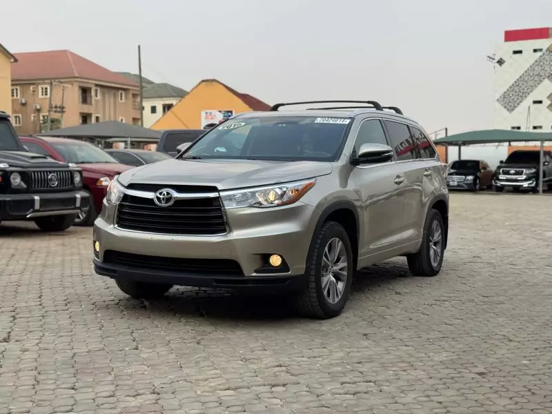 Toyota Highlander   - 2015