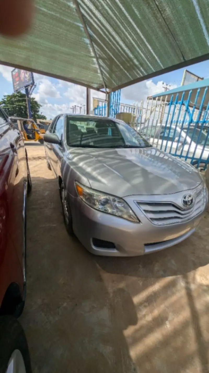 Toyota Camry   - 2010