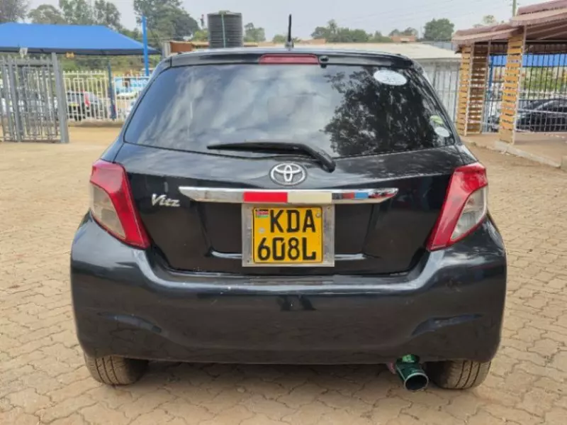 Toyota Vitz   - 2013
