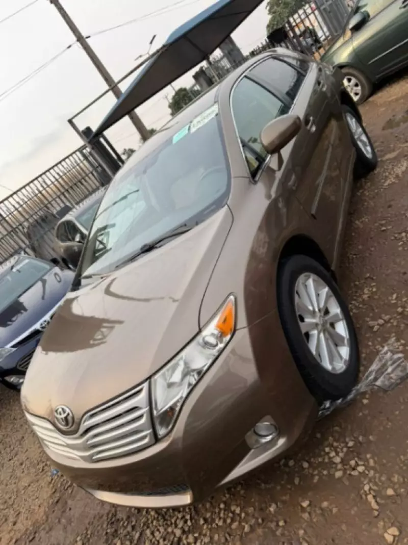 Toyota Venza   - 2011
