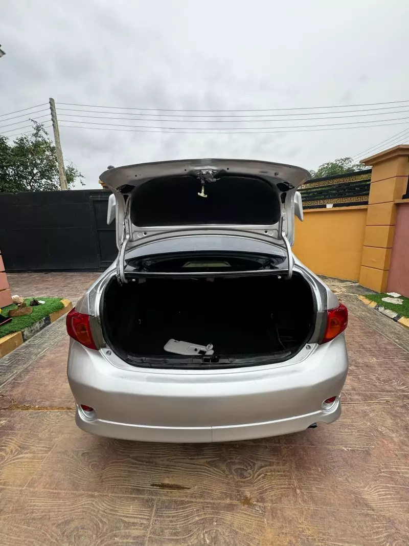 Toyota Corolla   - 2010