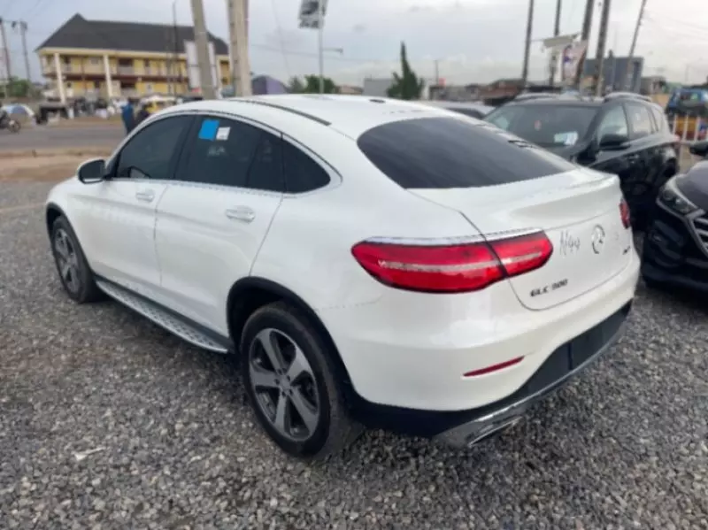 Mercedes-Benz GLC 300   - 2017