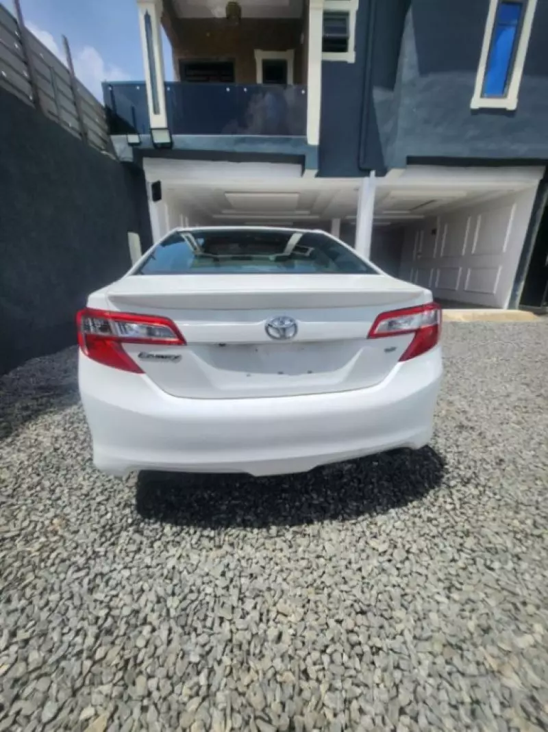 Toyota Camry   - 2014