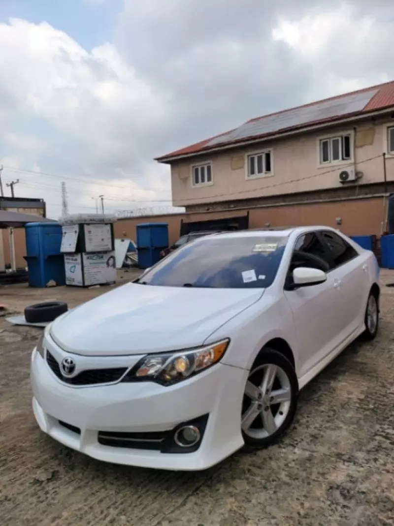 Toyota Camry   - 2013