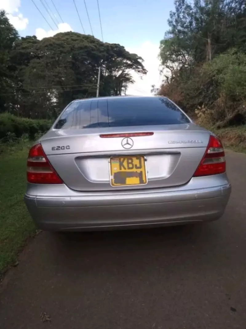 Mercedes-Benz E200   - 2003