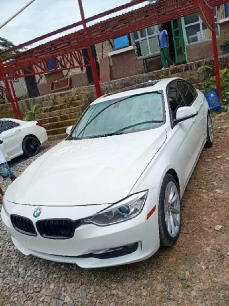 BMW 320i   - 2013