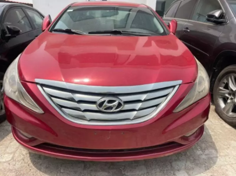 Hyundai Sonata   - 2011