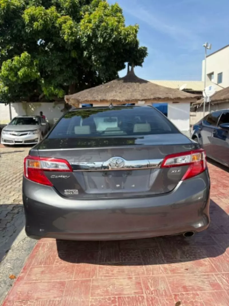 Toyota Camry   - 2014