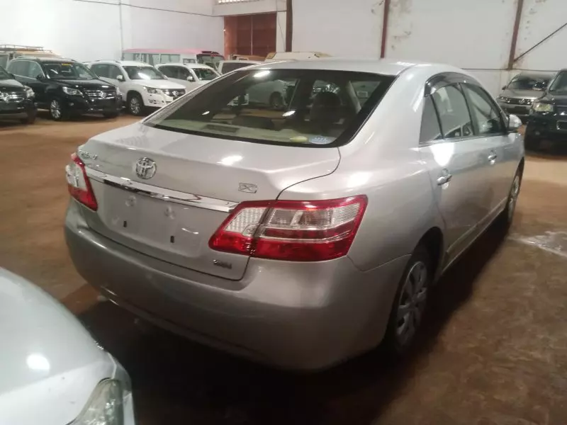 Toyota Premio    - 2010