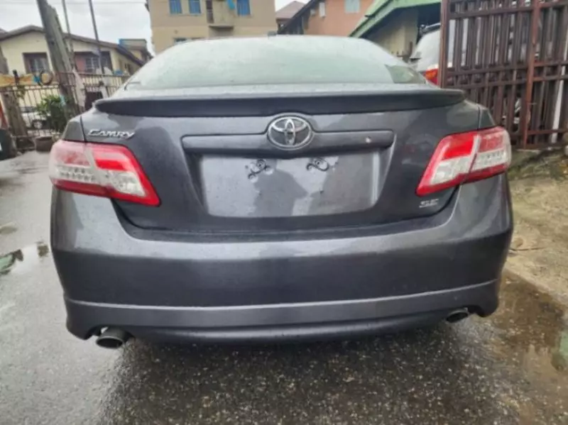 Toyota Camry   - 2010