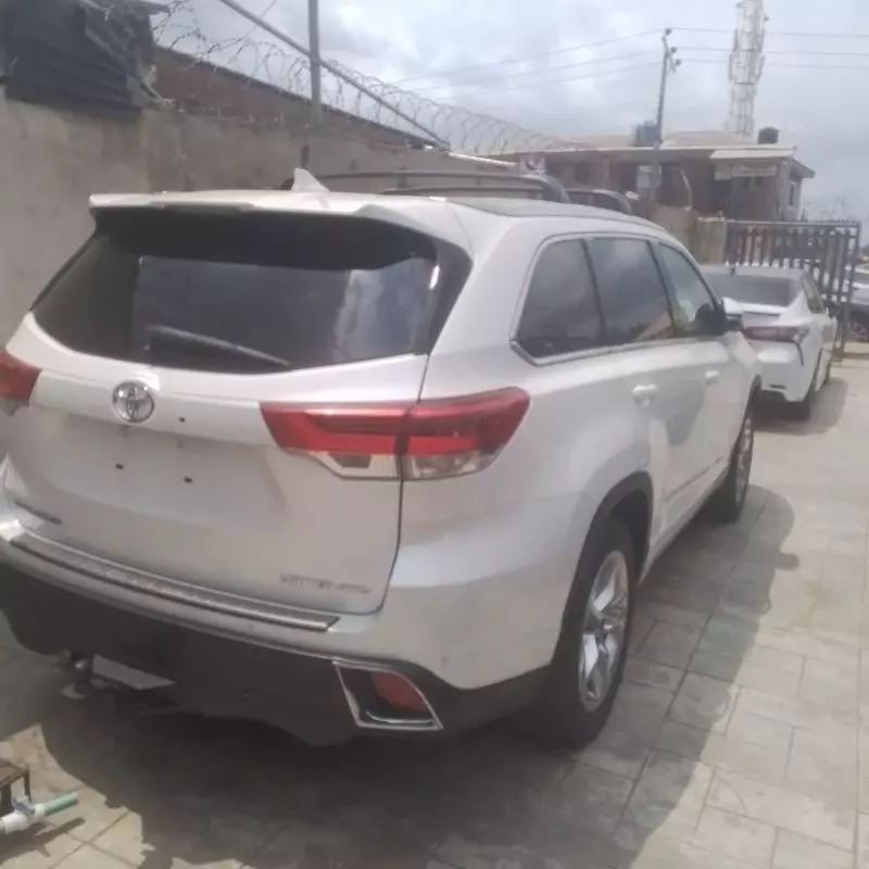 Toyota Highlander   - 2018