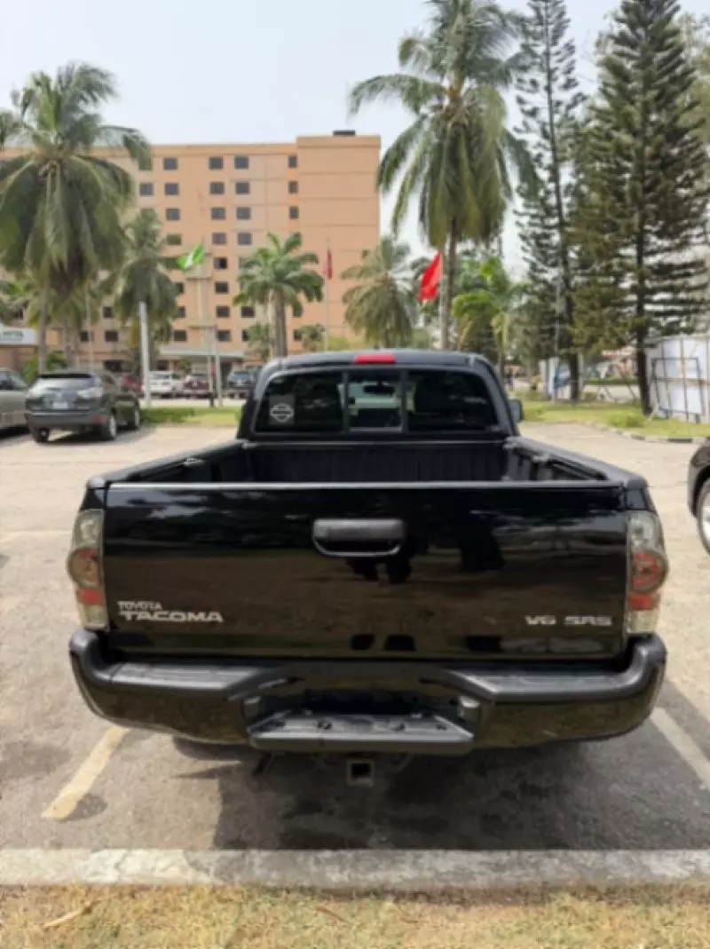 Toyota Tacoma   - 2010