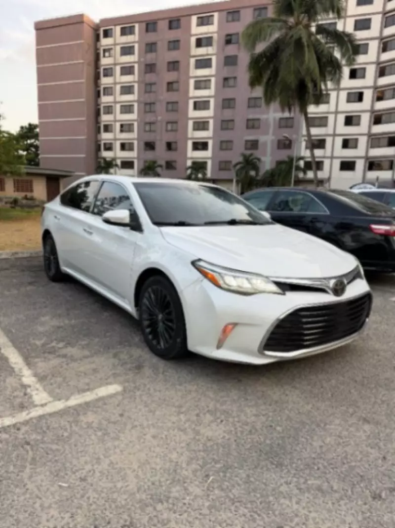 Toyota Avalon   - 2018