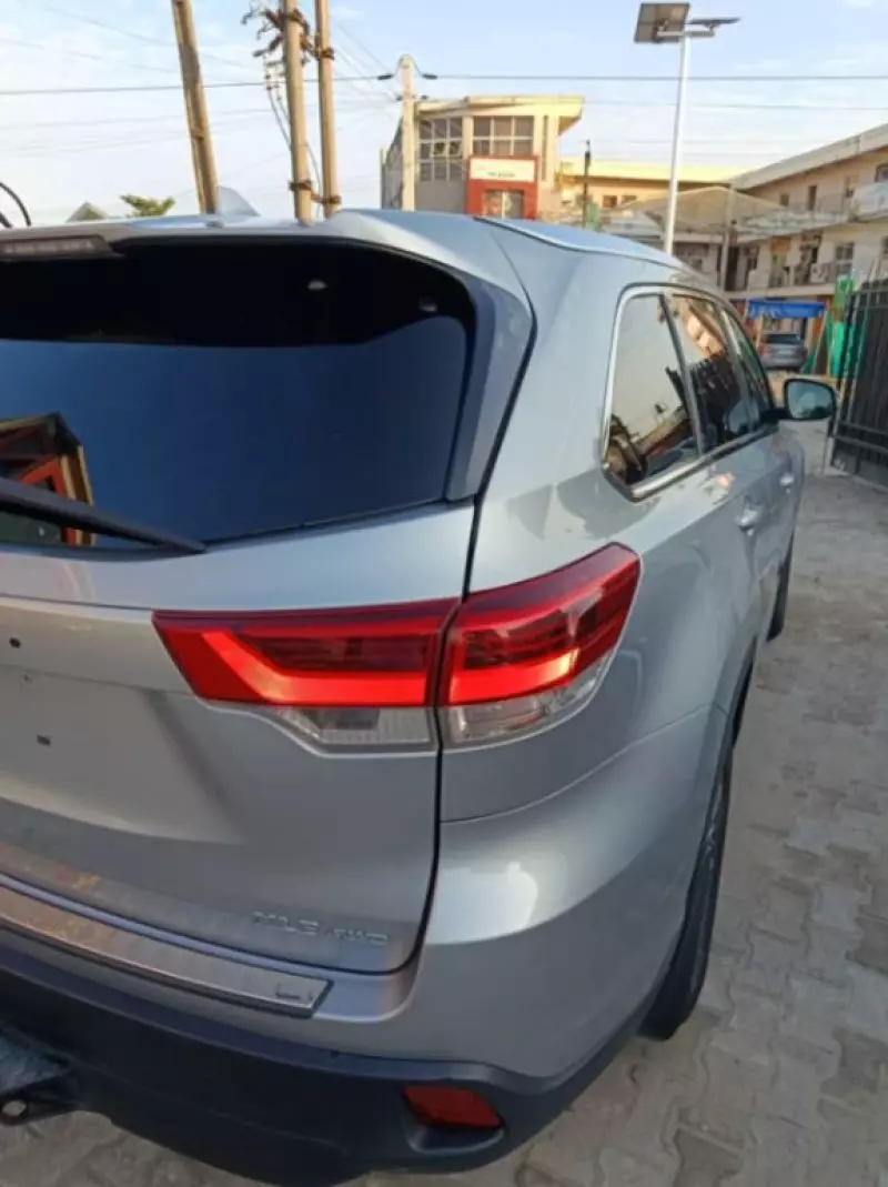 Toyota Highlander   - 2018