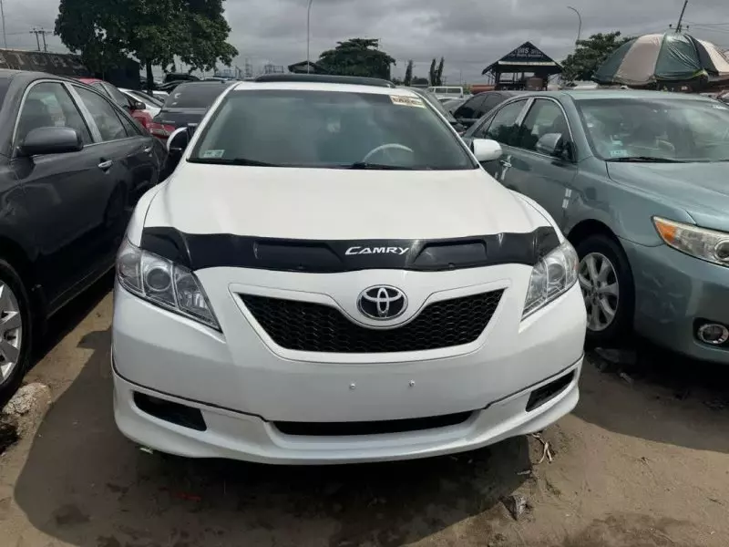 Toyota Camry   - 2009