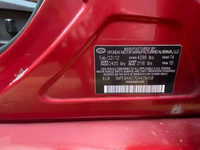 Hyundai Sonata   - 2012