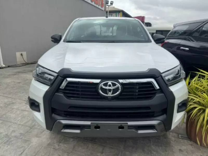 Toyota Hilux   - 2025