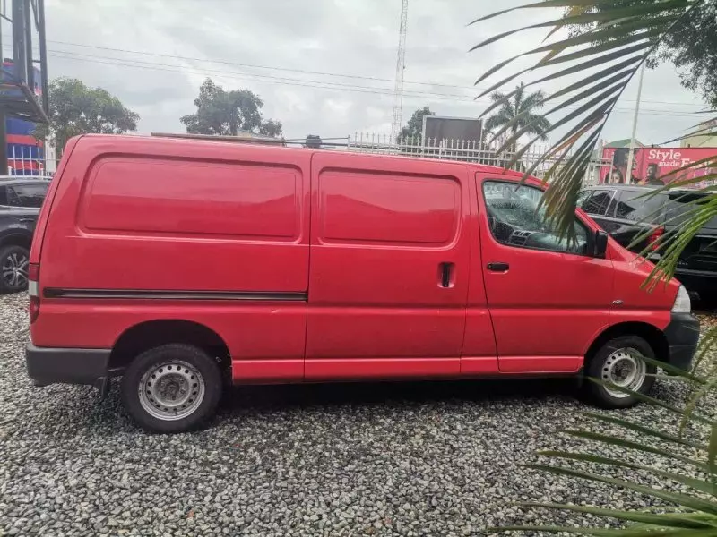 Toyota Hiace   - 2009