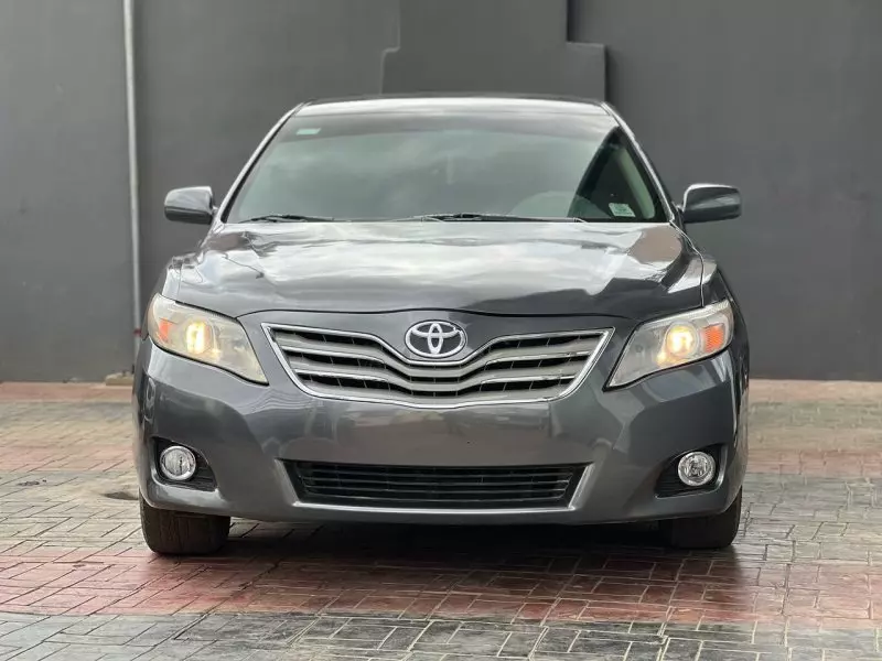 Toyota Camry   - 2010