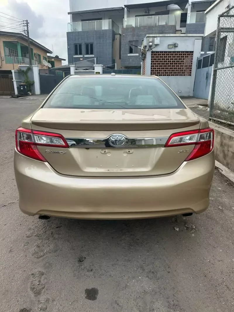 Toyota Camry   - 2012