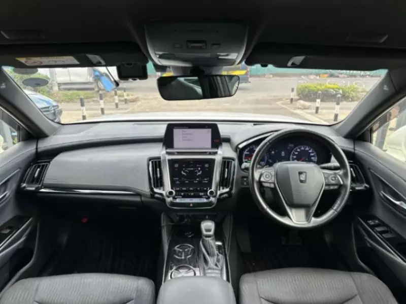 Toyota Crown   - 2019