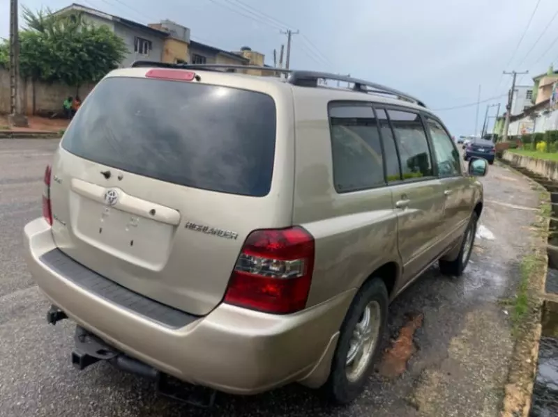 Toyota Highlander   - 2005