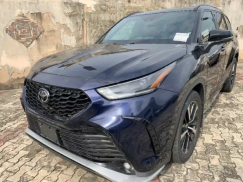 Toyota Highlander   - 2021